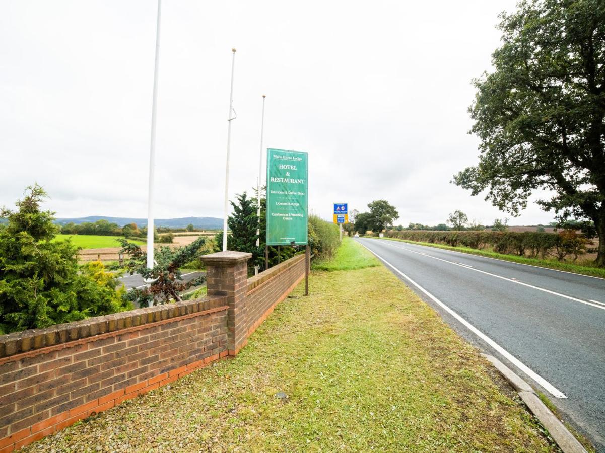 Oyo White Horse Lodge Hotel, East Thirsk Bagby Kültér fotó